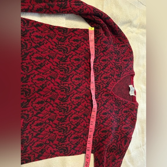 Vintage Red and Black Patterned Sweater - Picture 3 of 4